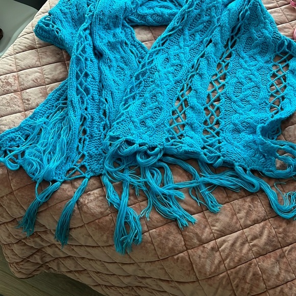 Vibrant Oversized unique Blue Knit Scarf - Picture 7 of 9